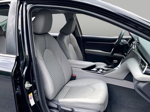 Used 2018 Toyota Camry SE w/ Convenience Package FWD image 9