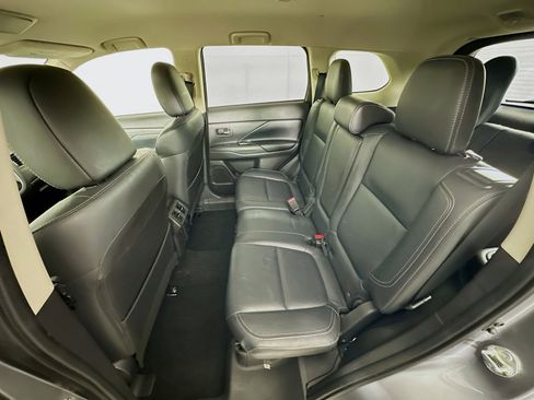 Used 2019 Mitsubishi Outlander SEL image 26