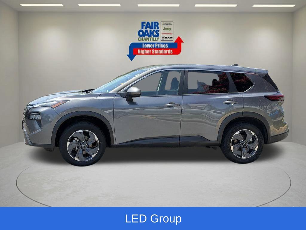 Used 2025 Nissan Rogue SV FWD image 12