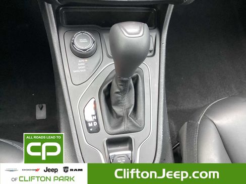 Certified 2020 Jeep Cherokee Latitude Plus w/ Cold Weather Group image 16