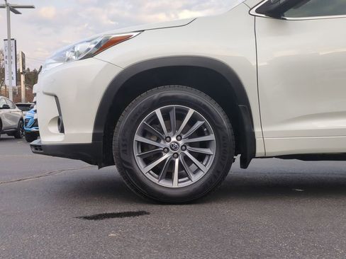 Used 2017 Toyota Highlander XLE image 16