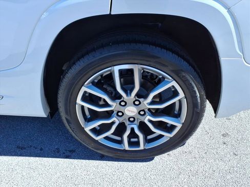 Used 2022 GMC Terrain Denali w/ Denali Premium Package image 4