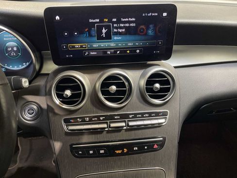 Used 2021 Mercedes-Benz GLC 300 4MATIC image 15