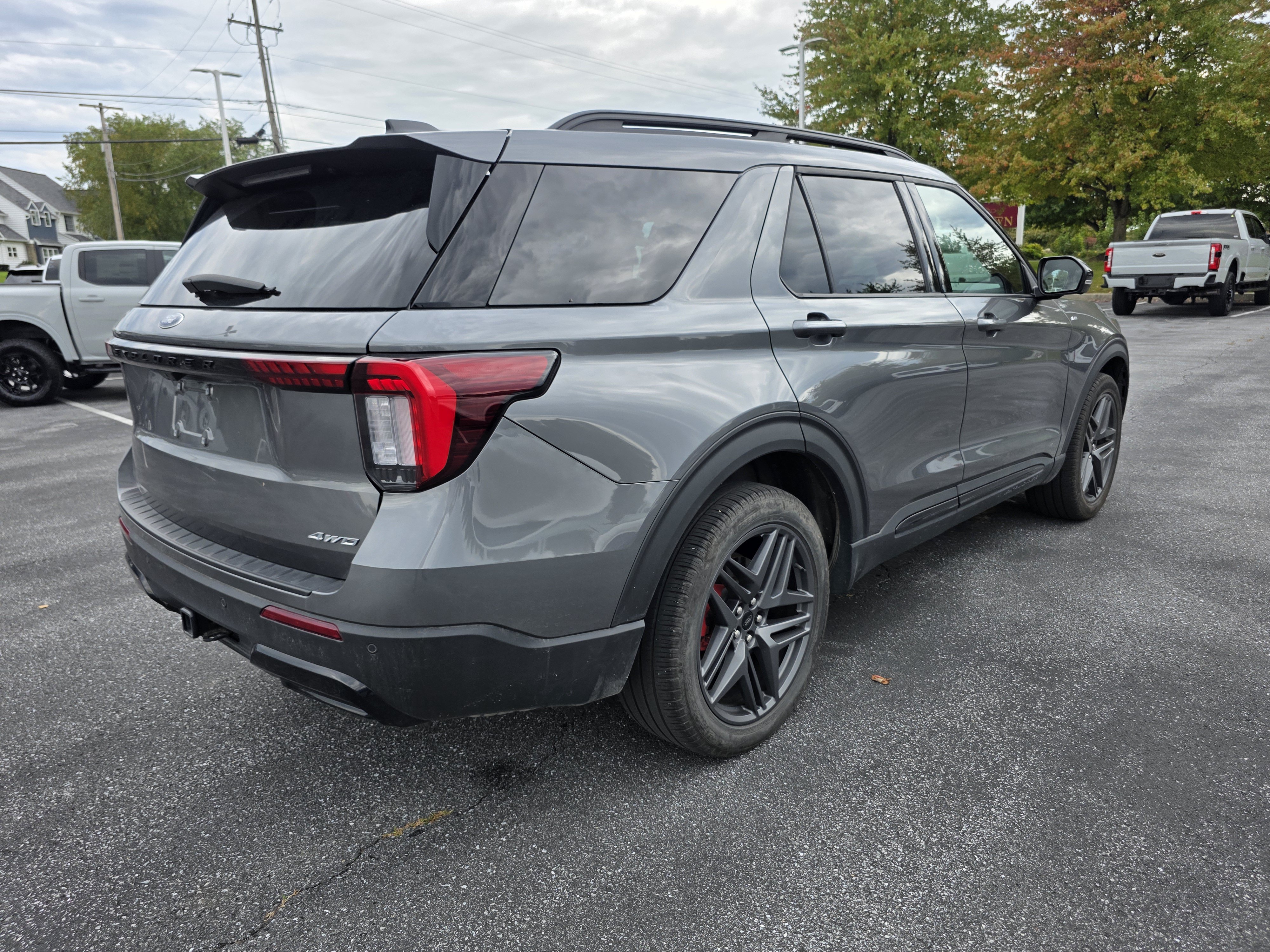 Used 2025 Ford Explorer ST-Line w/ Premium Package AWD/4WD image 3