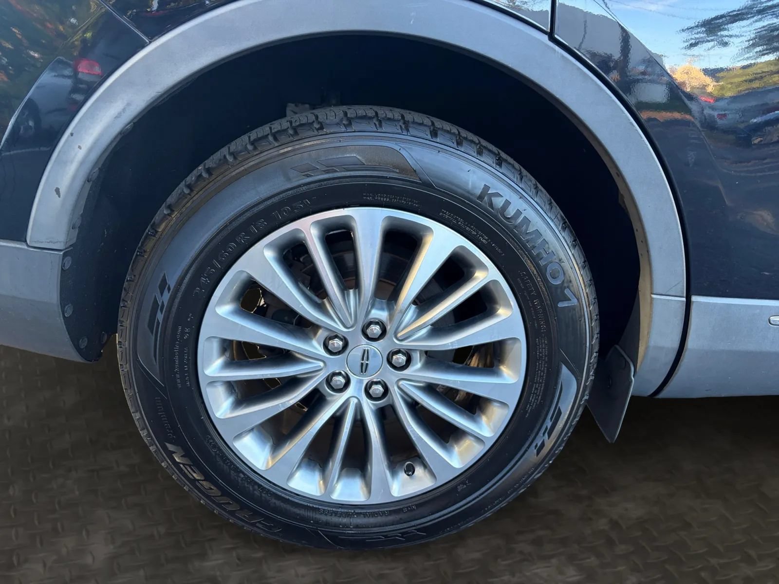 Used 2017 Lincoln MKX Select w/ Select Plus Package AWD/4WD image 39