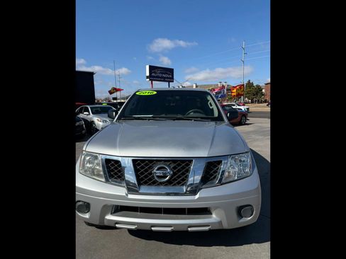 Used 2016 Nissan Frontier SV image 8