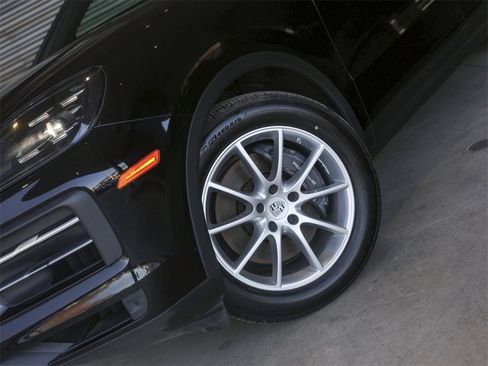 Certified 2024 Porsche Cayenne image 13