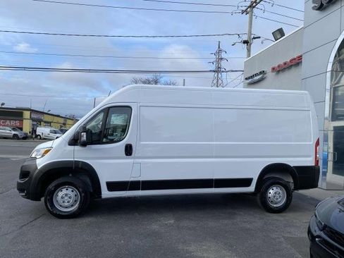 New 2024 RAM ProMaster 2500 w/ Convenience Group image 4