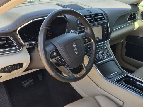 Used 2020 Lincoln Continental w/ Premium Package FWD image 12