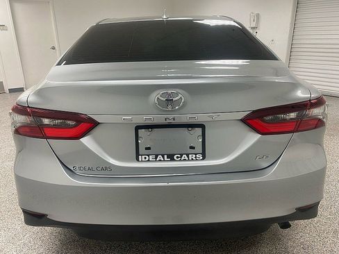Used 2022 Toyota Camry LE image 6