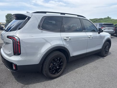 Used 2025 Kia Telluride AWD image 3