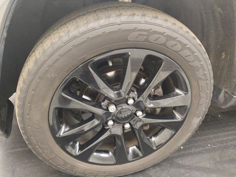 Used 2019 Jeep Grand Cherokee Altitude AWD/4WD image 31