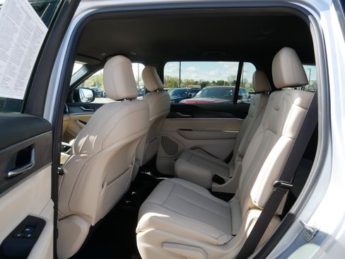 Used 2024 Jeep Grand Cherokee L Limited w/ Black Appearance Package AWD/4WD image 35