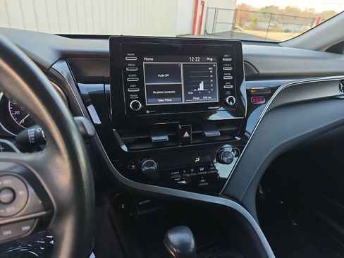 Used 2024 Toyota Camry SE image 25