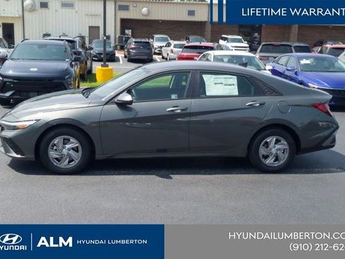 New 2026 Hyundai Elantra SE FWD image 11