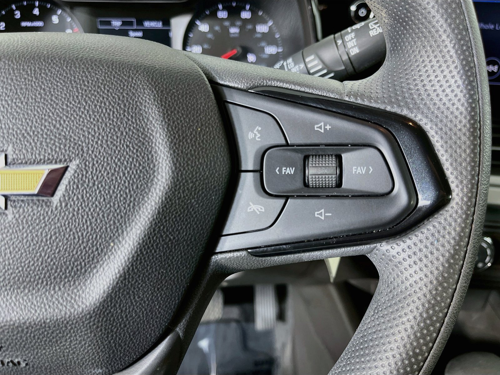 Used 2025 Chevrolet Trax LS w/ Driver Confidence Package FWD image 17