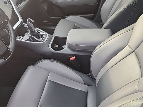 Used 2025 Subaru Outback Onyx Edition image 13