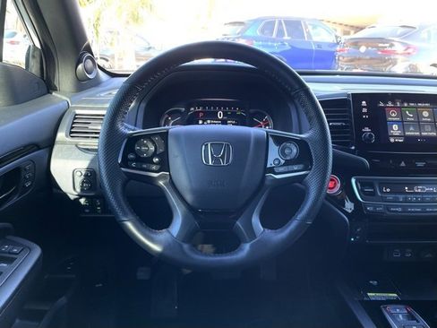 Used 2025 Honda Passport Black Edition image 7