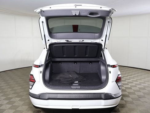 Used 2025 Hyundai Kona SEL FWD image 15