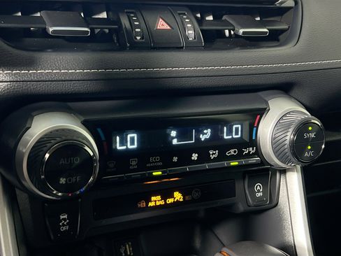 Used 2025 Toyota RAV4 XLE Premium image 27