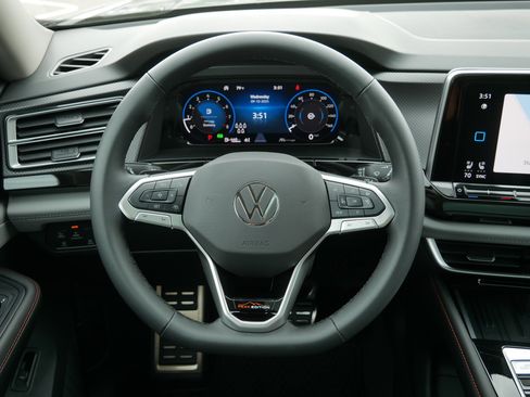 New 2026 Volkswagen Atlas Peak Edition image 10