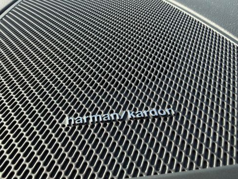 Certified 2023 Volvo XC60 T8 Ultimate w/ Climate Package image 21