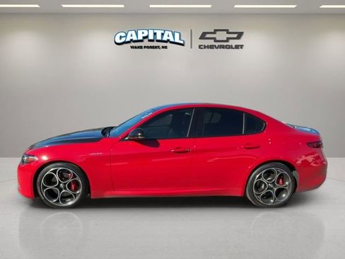Used 2023 Alfa Romeo Giulia Veloce image 2