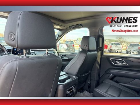 Used 2021 Chevrolet Suburban LT w/ LT Signature Plus Package image 33