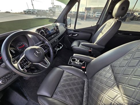 Used 2021 Mercedes-Benz Sprinter 2500 image 10