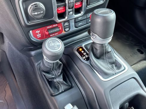 Used 2025 Jeep Gladiator Rubicon AWD/4WD image 20