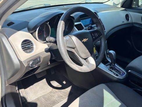 Used 2013 Chevrolet Cruze LS FWD image 20