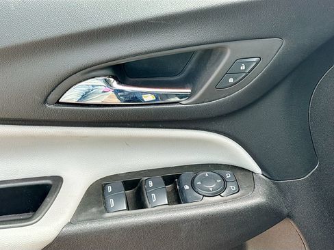 Used 2024 Chevrolet Equinox LS FWD image 17