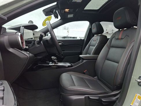 Certified 2024 Chevrolet Trax RS w/ Sunroof Package image 13