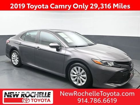 Used 2019 Toyota Camry LE w/ Convenience Package FWD image 1