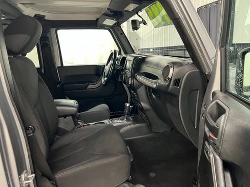 Used 2018 Jeep Wrangler Unlimited Sport S AWD/4WD image 11