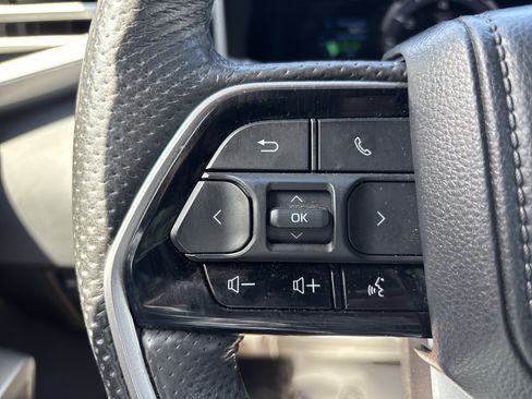 Used 2024 Toyota Tundra Platinum AWD/4WD image 18