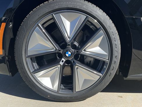 Used 2025 BMW i4 eDrive40 w/ Parking Assistance Package image 13