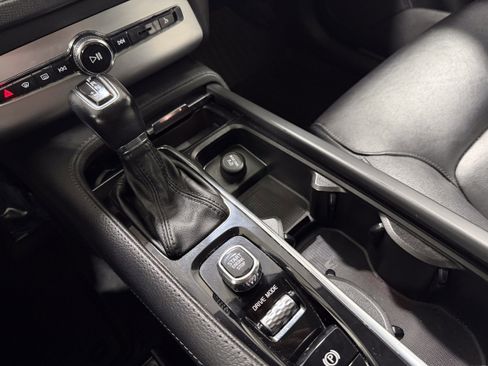 Used 2018 Volvo XC90 T5 Momentum w/ Convenience Package image 18