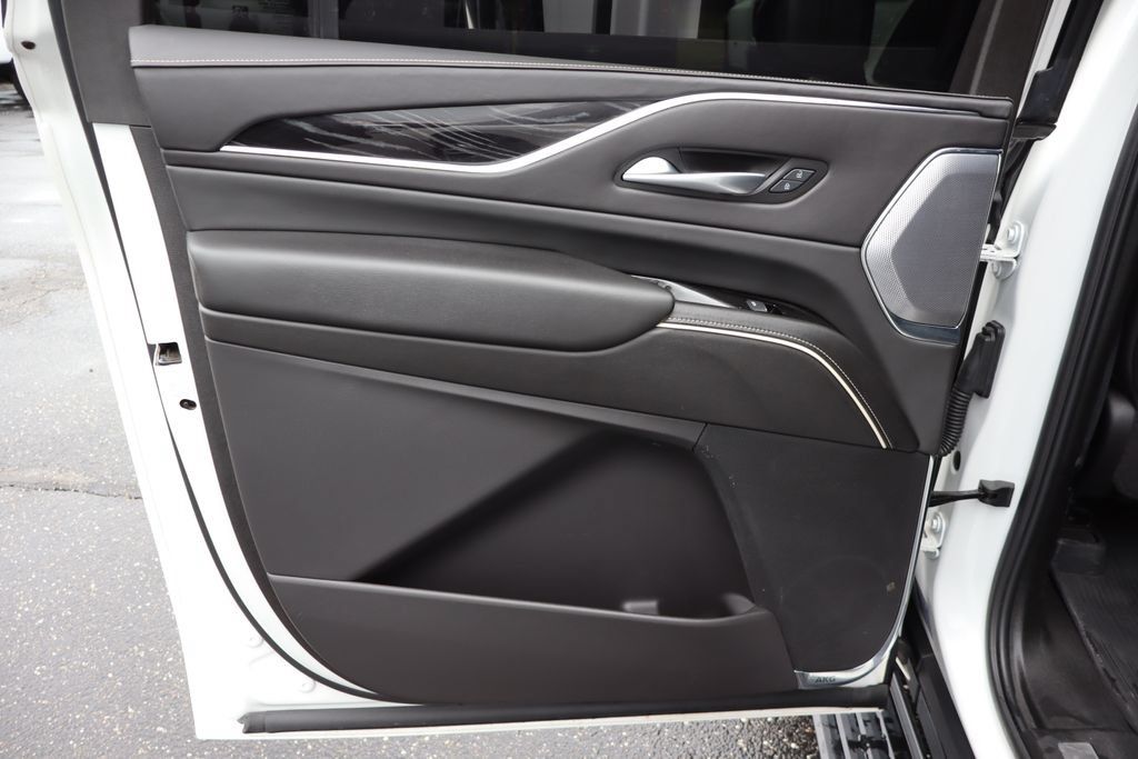 Used 2024 Cadillac Escalade ESV V AWD/4WD image 39
