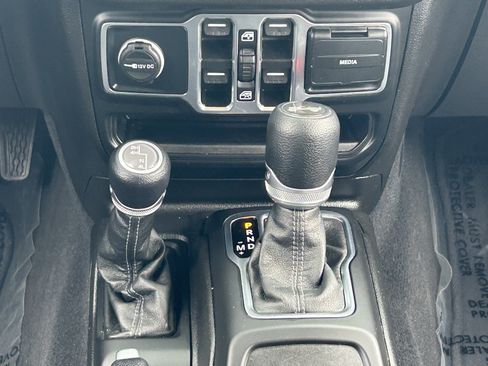 Used 2025 Jeep Wrangler Unlimited Sport AWD/4WD image 22