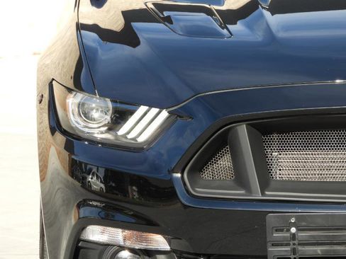 Used 2017 Ford Mustang GT w/ Black Accent Package RWD image 38