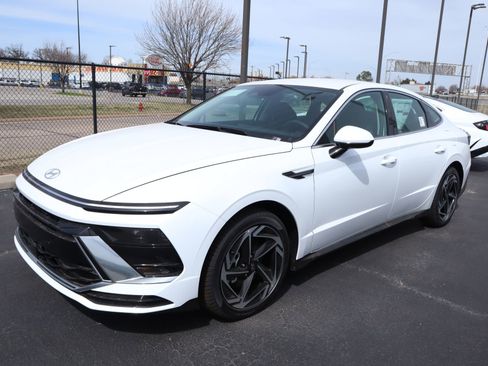 New 2026 Hyundai Sonata SEL FWD image 3