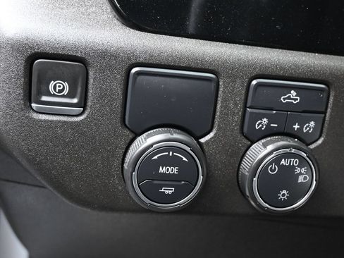 Used 2024 Chevrolet Silverado 1500 LT RWD image 16