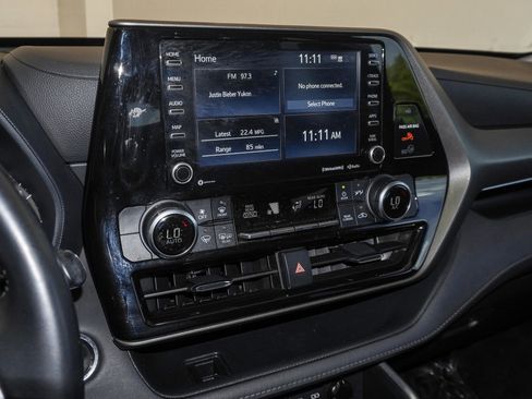 Used 2022 Toyota Highlander LE image 29