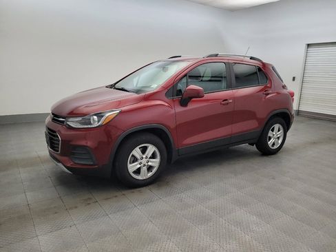 Used 2021 Chevrolet Trax LT w/ Driver Confidence Package FWD image 2