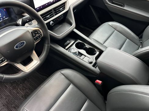 Used 2025 Ford Explorer Active w/ Active Comfort Package image 10