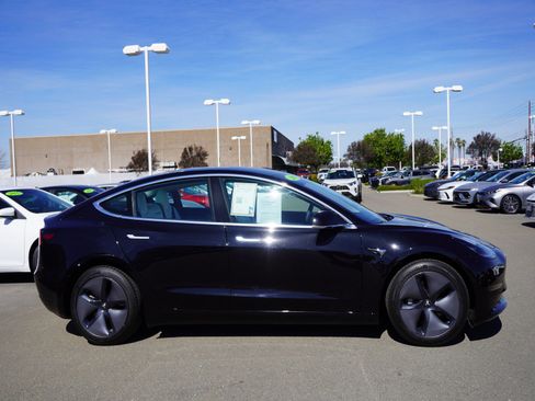 Used 2018 Tesla Model 3 Long Range image 4