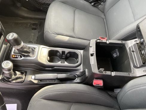 Used 2019 Jeep Wrangler Unlimited Sport S AWD/4WD image 19