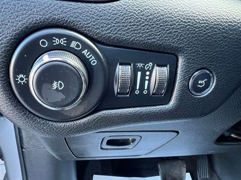 Used 2022 Jeep Cherokee Limited image 34