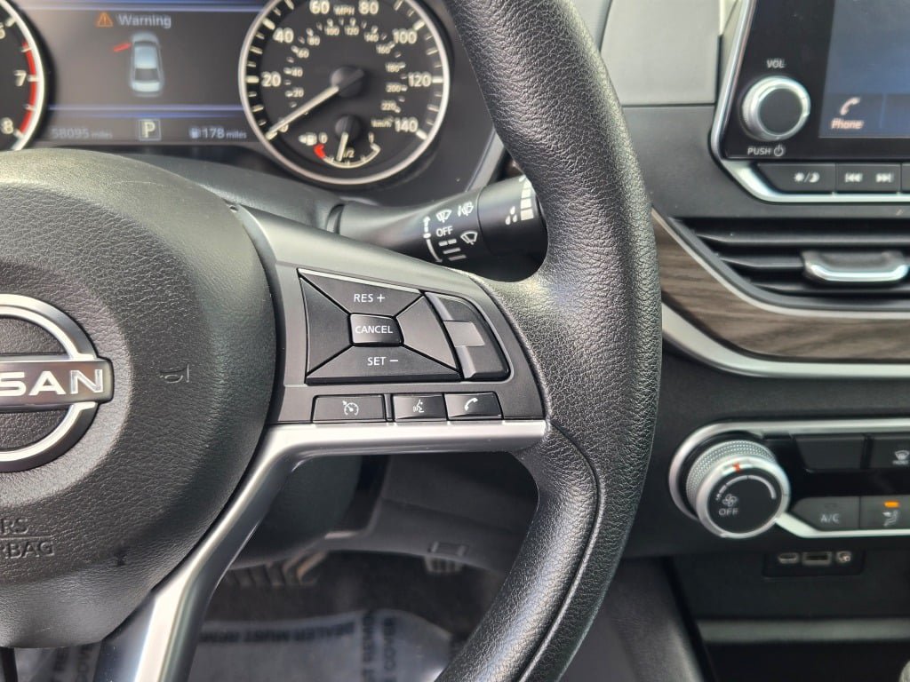 Used 2024 Nissan Altima 2.5 SV FWD image 27